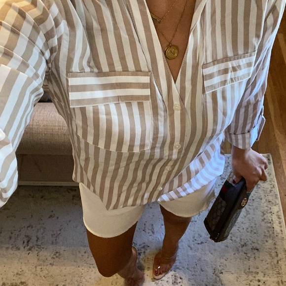 New๐คKhaki/white striped v button down - Picture 3 of 7